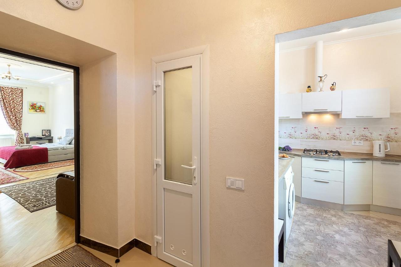 Apartment On Tamanska - Вулиця Дарії Гусяк Lviv Exterior photo